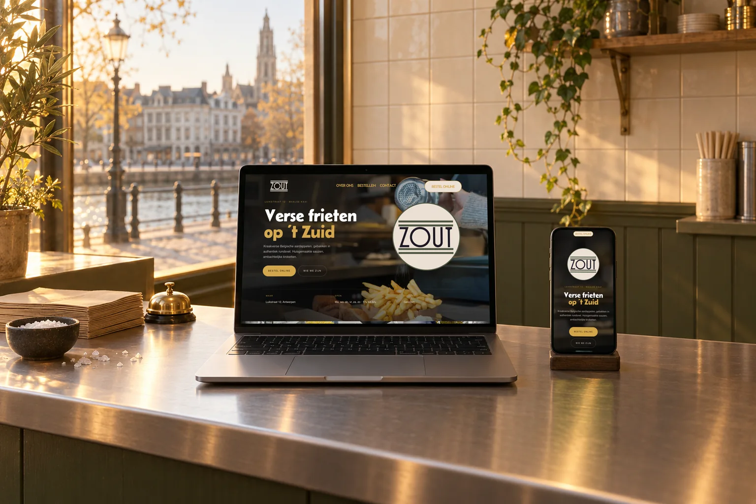 De onepager van Frituur Zout op laptop en telefoon