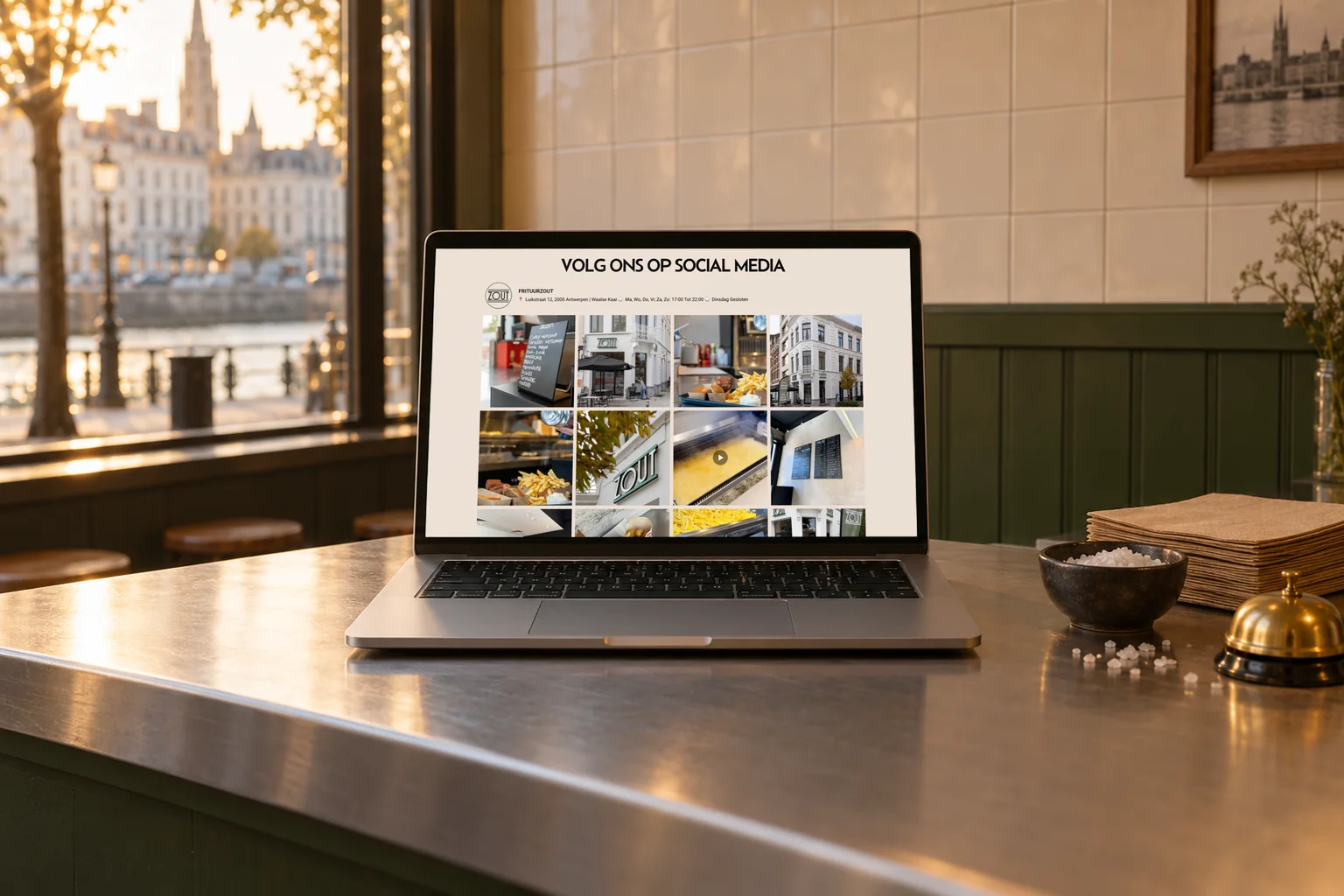 Het Instagramblok met twaalf eigen foto's van Frituur Zout op een laptop.